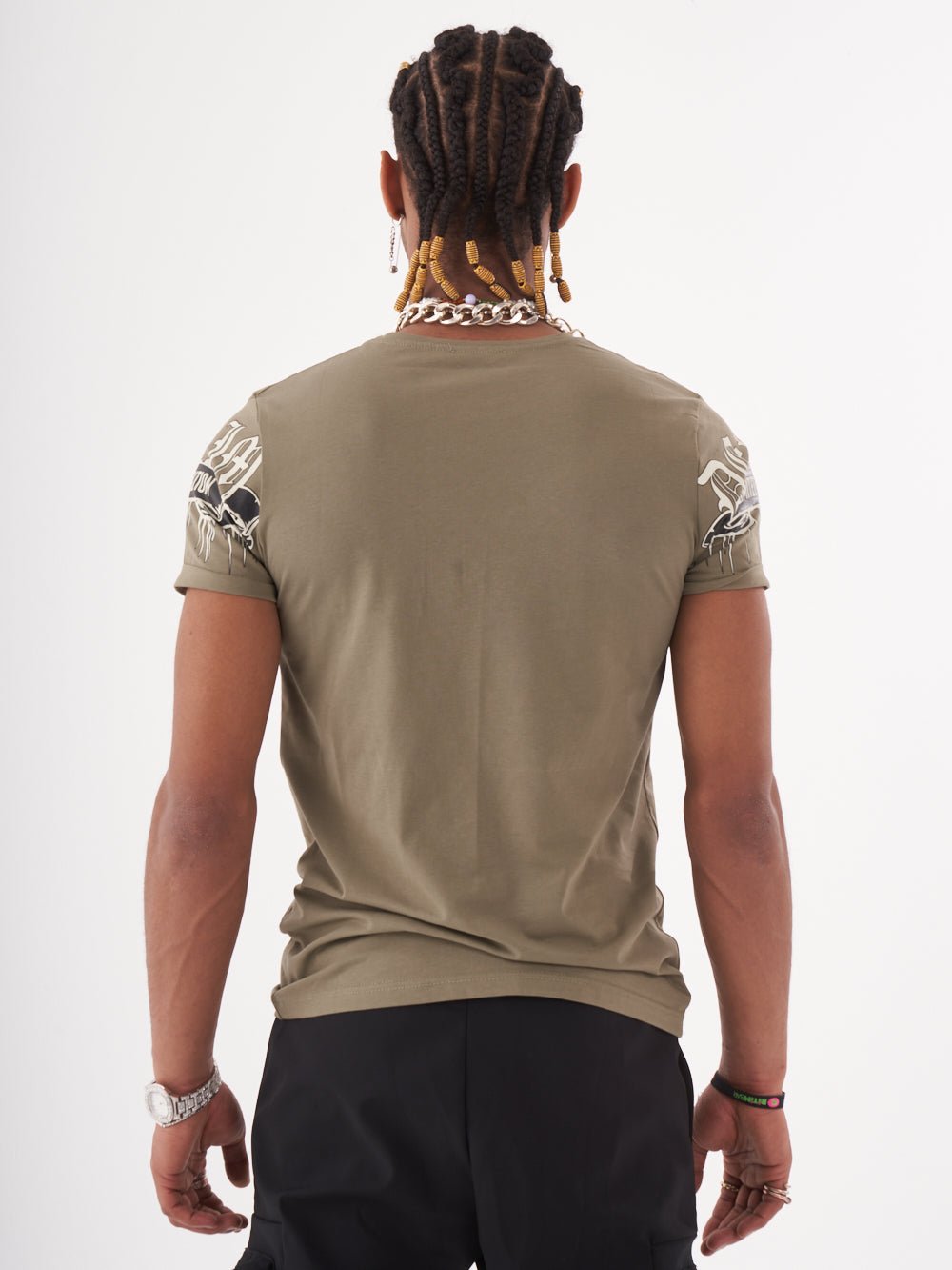 The SKULL CRUSHER T-SHIRT | GREEN emphasizes the slim fit of the man's back view.